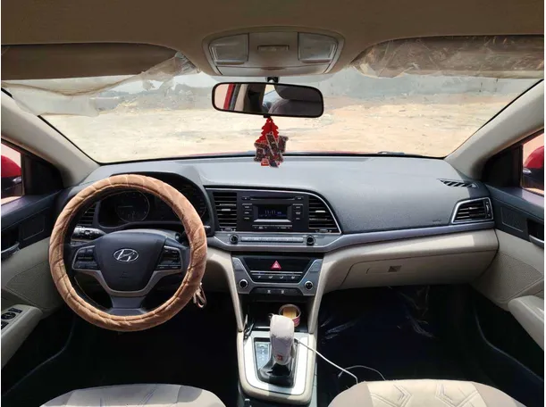 Car image 17