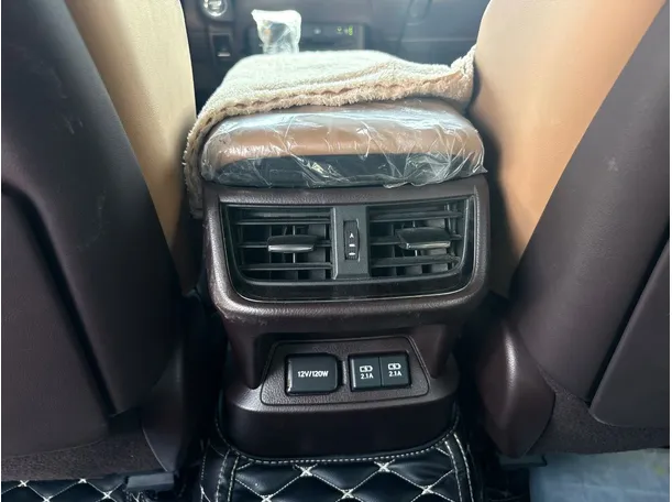 Car image 23