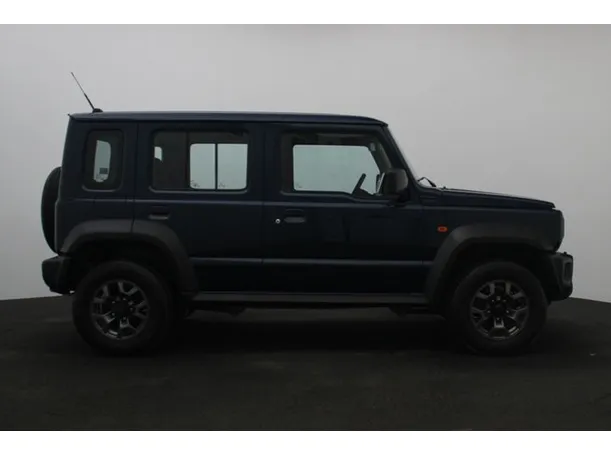 Car image 13