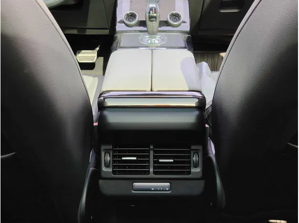 Car image 28
