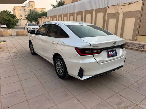 Car image 7