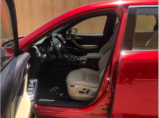 Car image 12