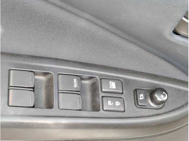 Car image 28