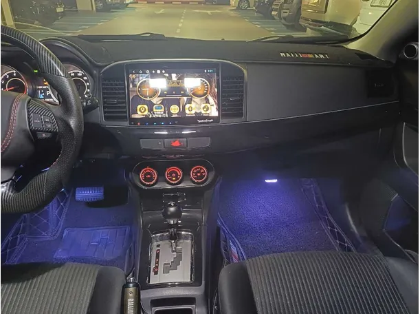 Car image 14