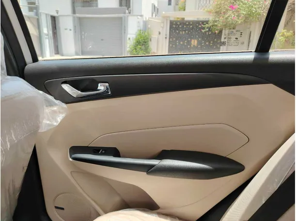 Car image 31