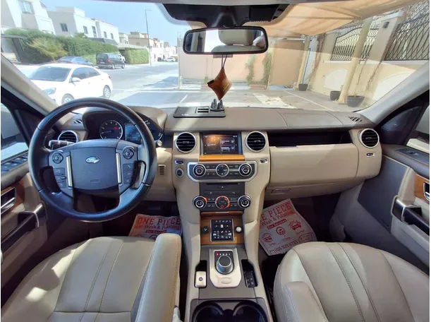 Car image 14