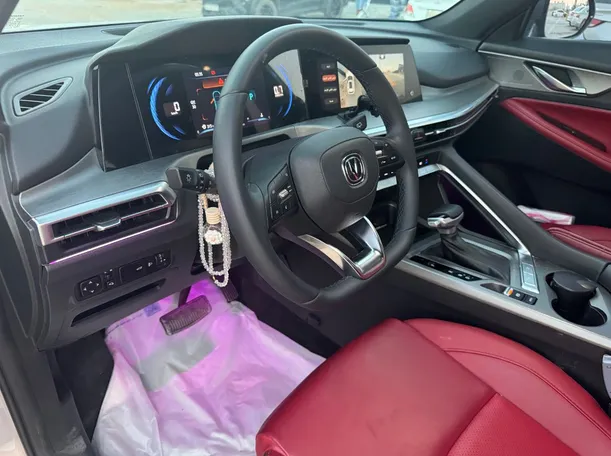 Car image 12