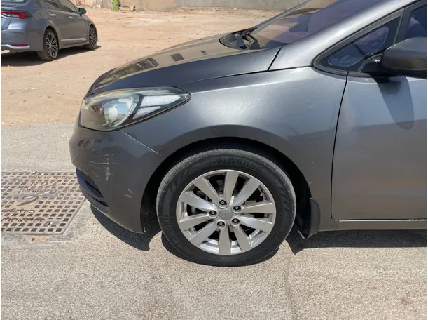 Car image 9