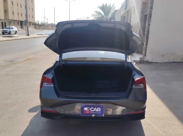 Car image 18