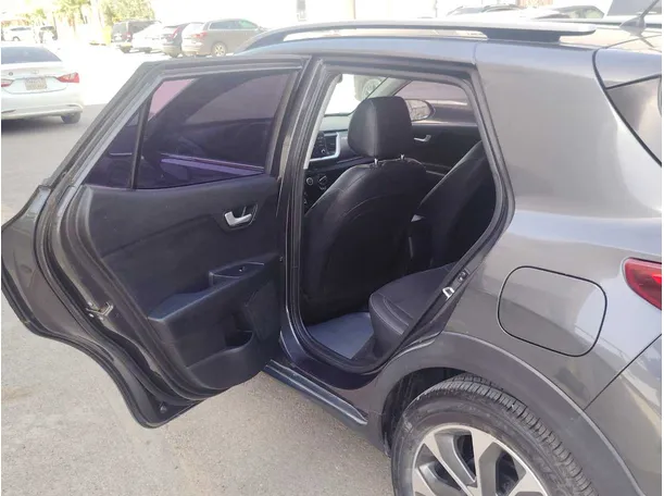 Car image 16