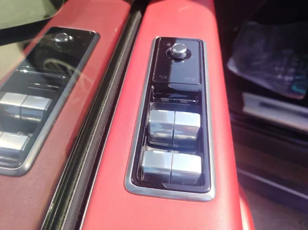 Car image 28