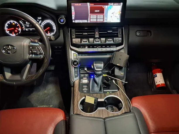 Car image 15