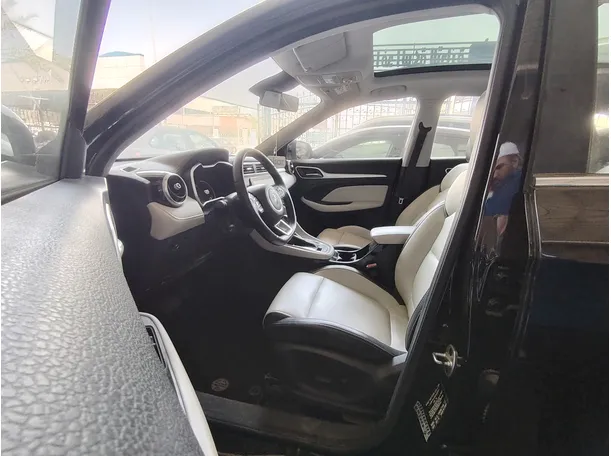 Car image 16
