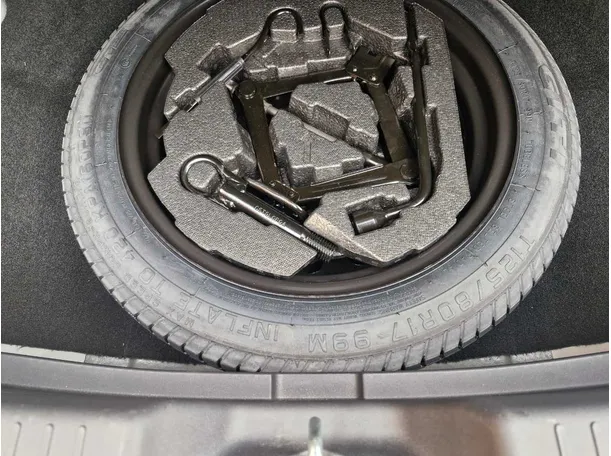 Car image 23