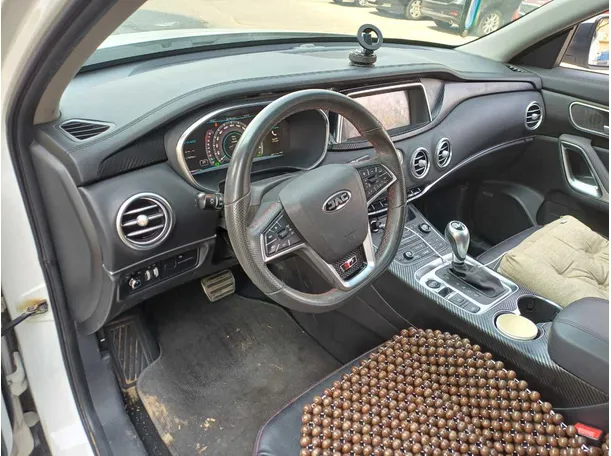 Car image 11