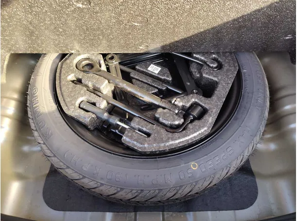 Car image 30