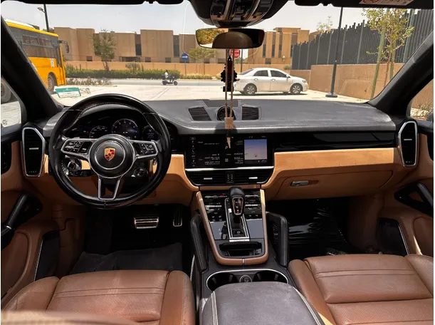 Car image 17