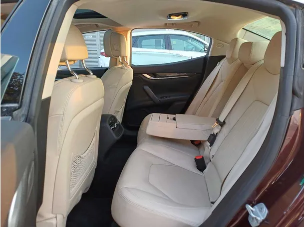 Car image 13