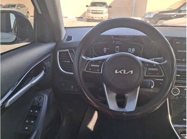 Car image 19