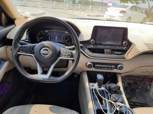 Car image 16