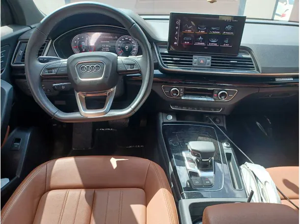 Car image 16