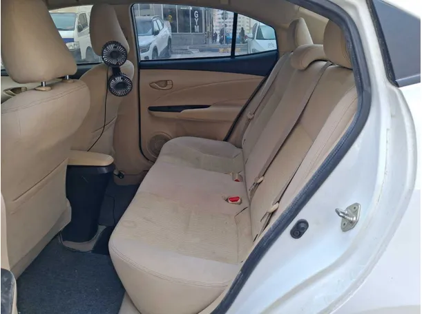 Car image 13