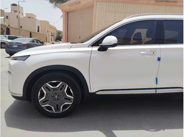 Car image 9