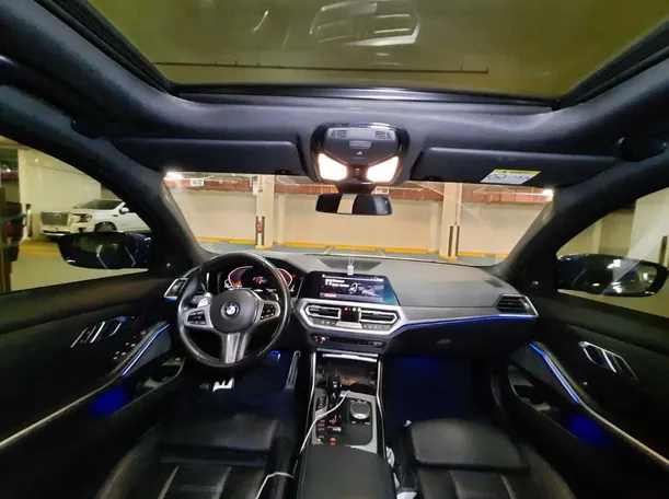 Car image 14