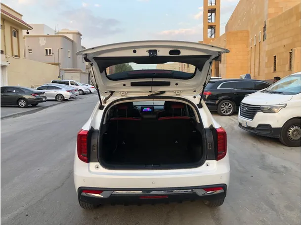 Car image 19