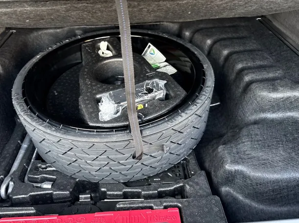 Car image 30