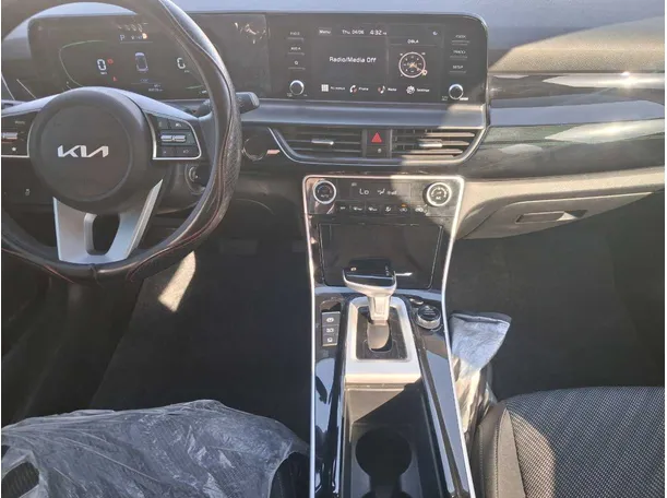 Car image 16