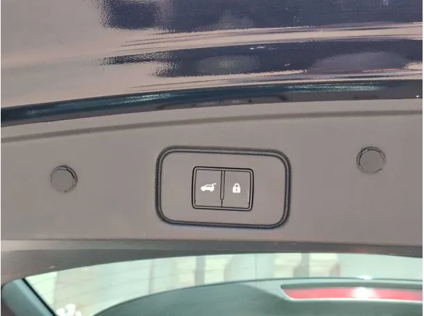 Car image 32