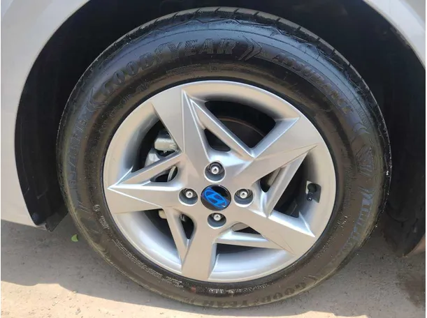 Car image 10