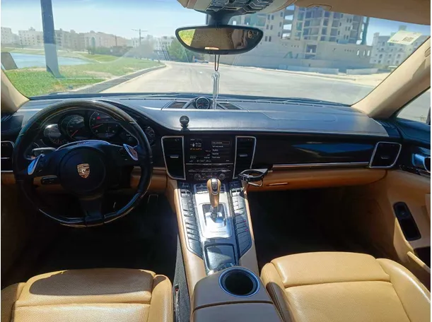 Car image 23