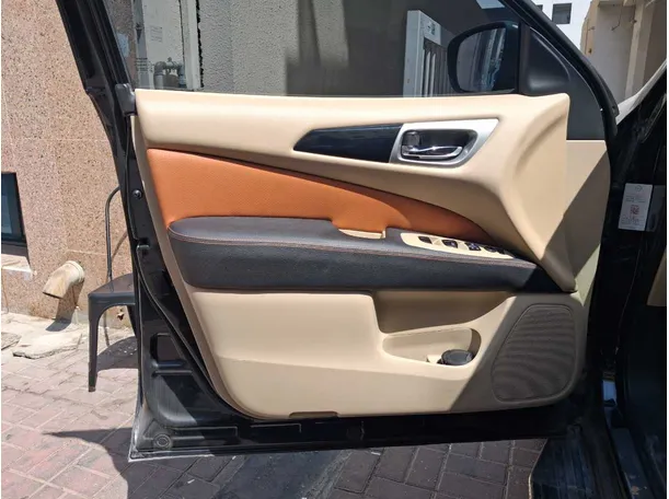 Car image 7