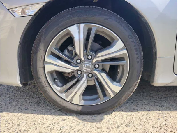 Car image 9