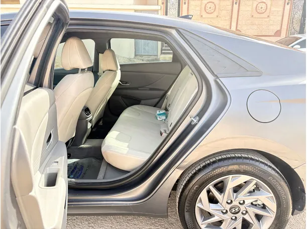 Car image 15