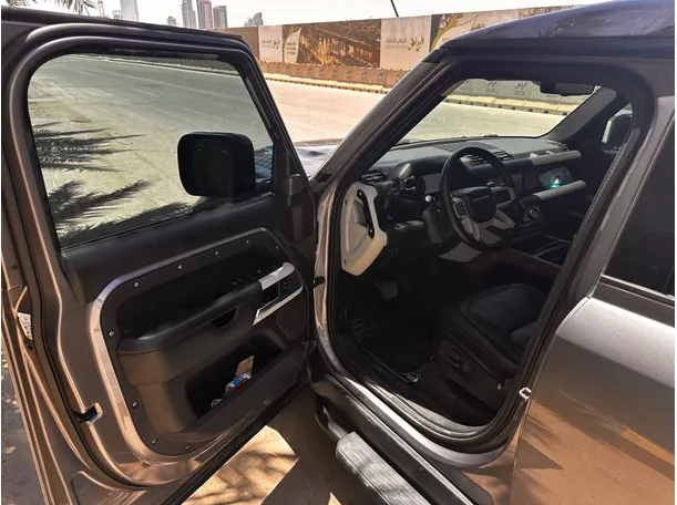 Car image 11
