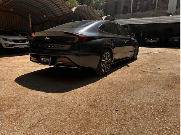 Car image 5