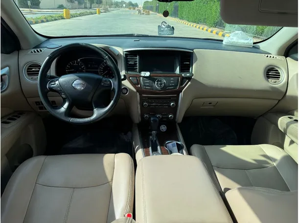 Car image 18
