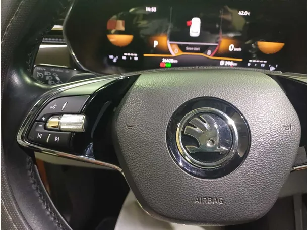 Car image 20