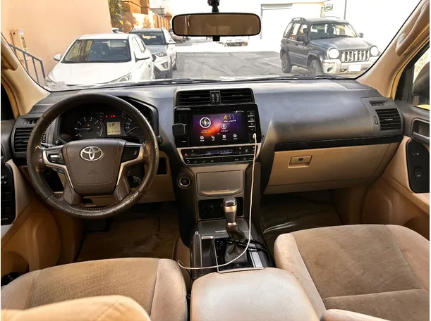 Car image 17