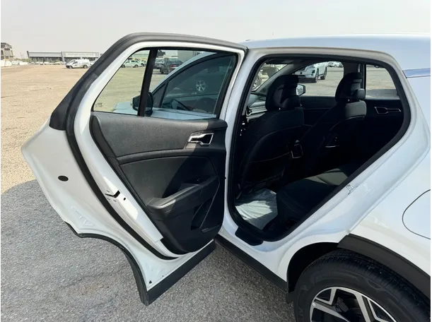 Car image 13