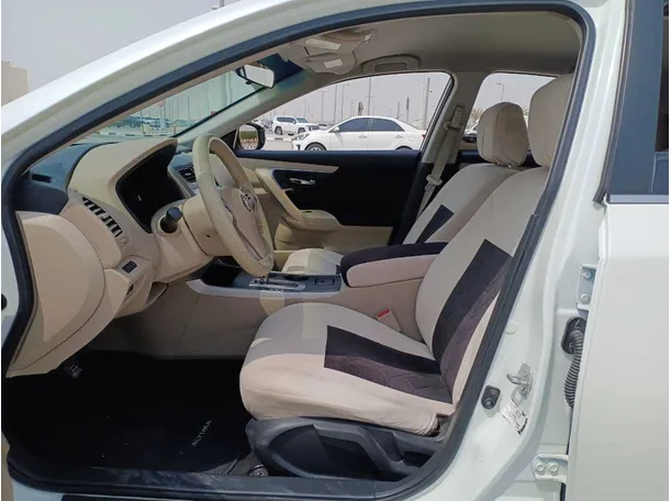 Car image 12