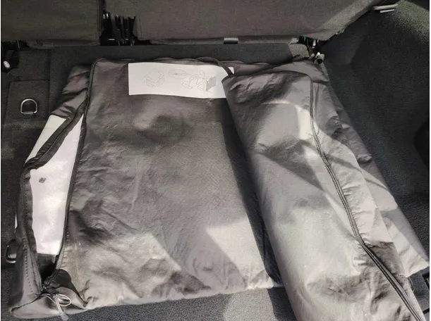 Car image 30