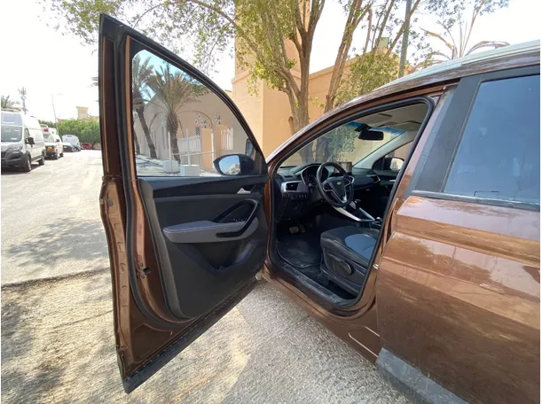 Car image 10
