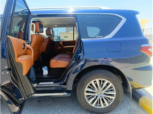 Car image 17