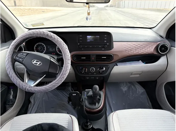 Car image 18