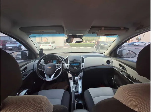 Car image 14