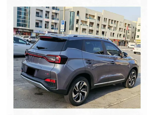 Car image 4